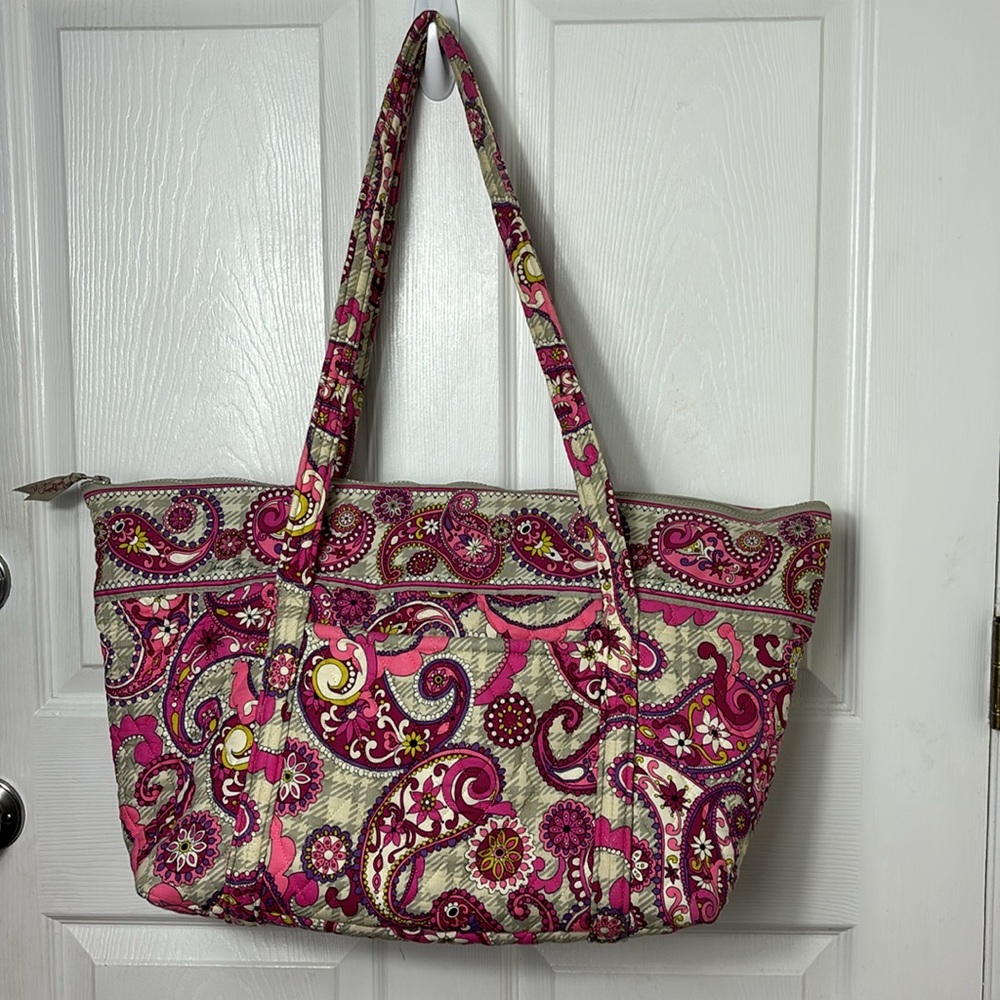 VERA BRADLEY Large tote bag zipper top Pink paisley floral print lots of pockets